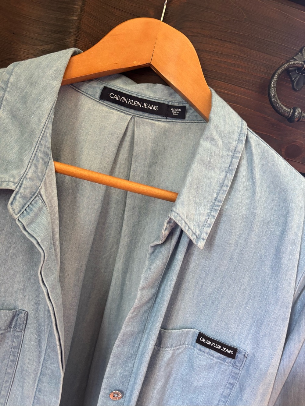 Calvin Klein Jeans Chambray Button Up Top Size XL, Cotton / Tencel Lyocell Blend - Picture 2 of 8